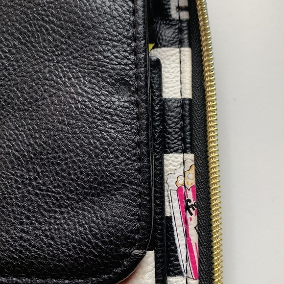 BETSY Johnson Crossbody Bag - Picture 7 of 17